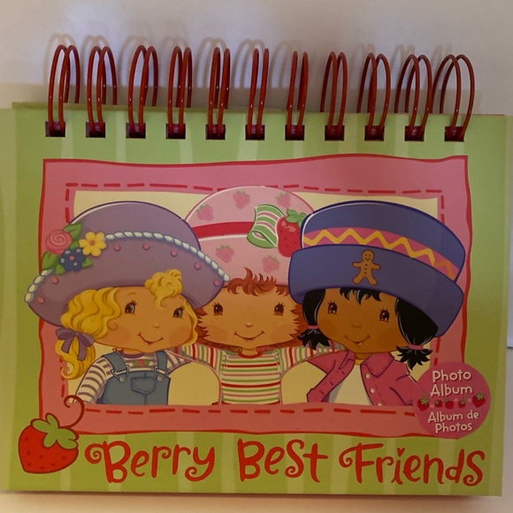 Strawberry Shortcake “Berry Best Friends” Photo Album 4x6 - Picture 1 of 4
